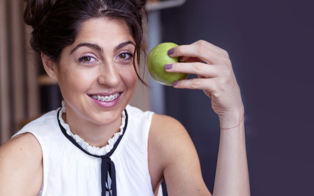 Foods to Eat & Avoid While Wearing Clear Aligners